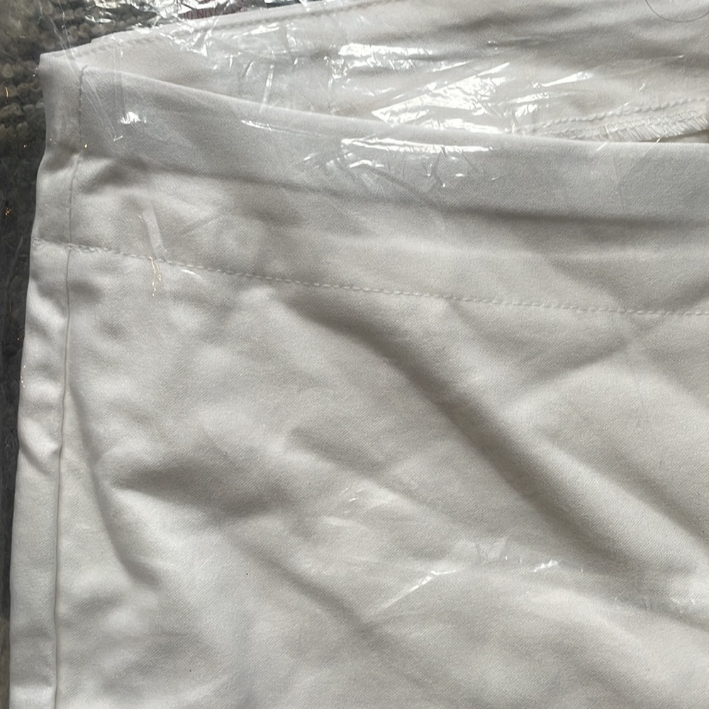 White Chico’s capri pants 3,5 - Picture 2 of 2